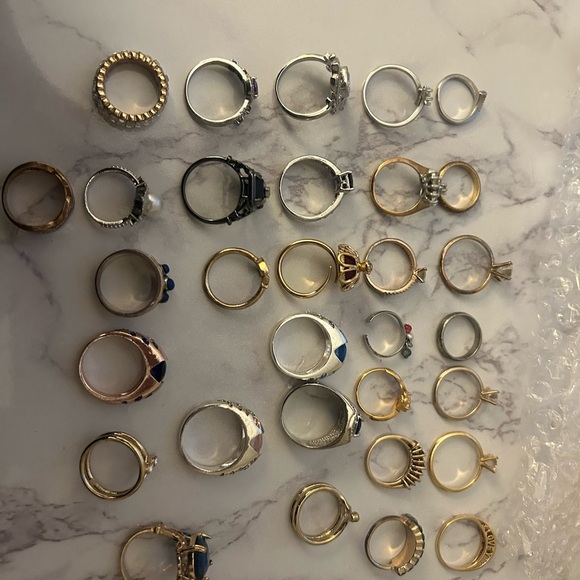 RARE Mele Ring Holder with 31 Costume Rings - Picture 13 of 13